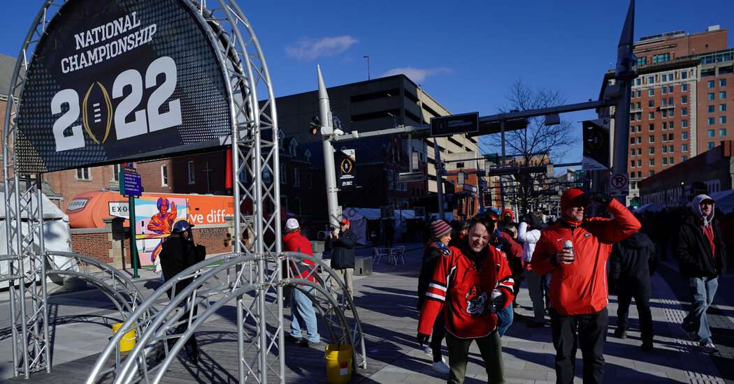 فشار به گسترش کالج فوتبال پلی آف تلو تلو خوردن