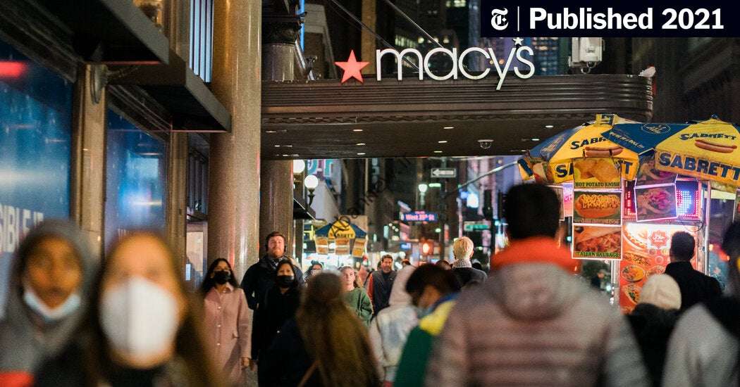 خرده فروشان برای جذب کارگران پیش از تعطیلات تلاش می کنند