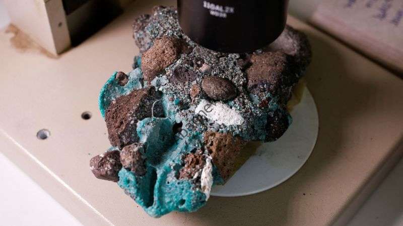 محققان برزیلی صخره‌های پلاستیکی «هولناک» را در جزیره‌ای دورافتاده پیدا کردند